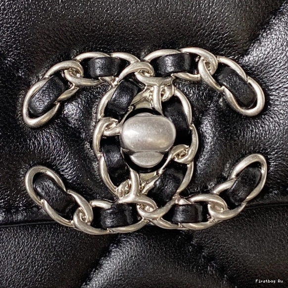 First Bag Ru CHANEL CHAIN 19 ON WALLET 0809